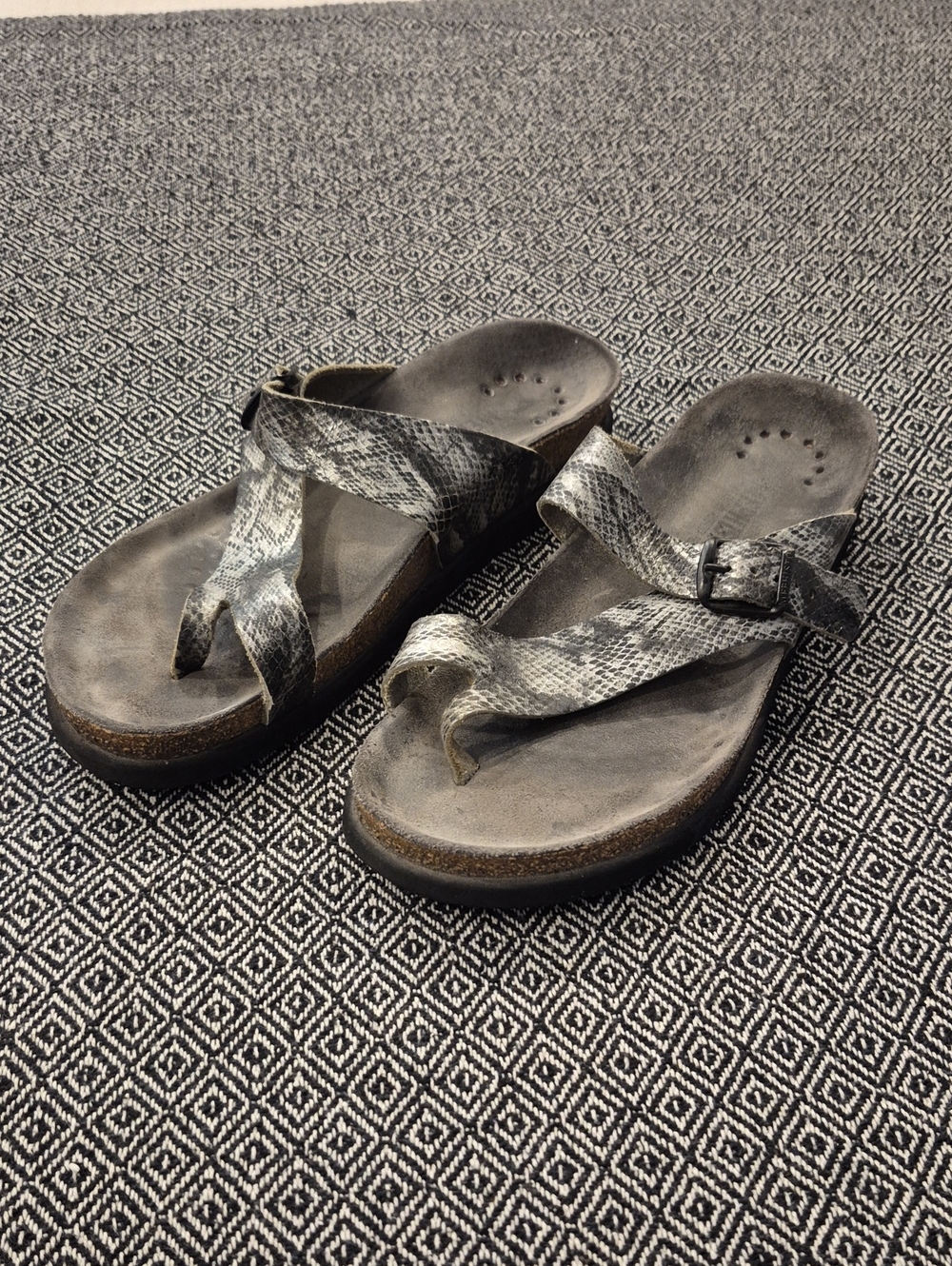 Mephisto Helen Toe Strap Snakeskin Print Slide Sandals Size 6 (40)